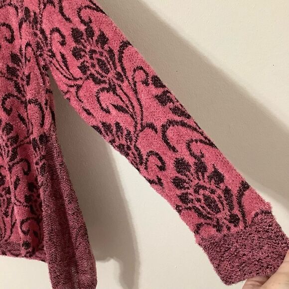 NWT Energe Pink and Black Paisley Boho Chic Oversized Whimsigoth Sweater Small - Picture 2 of 10